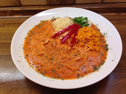 Sellerie Knollen und Kürbis "Reis" mit Rettich Nudeln in Ananas Paprika Suppe