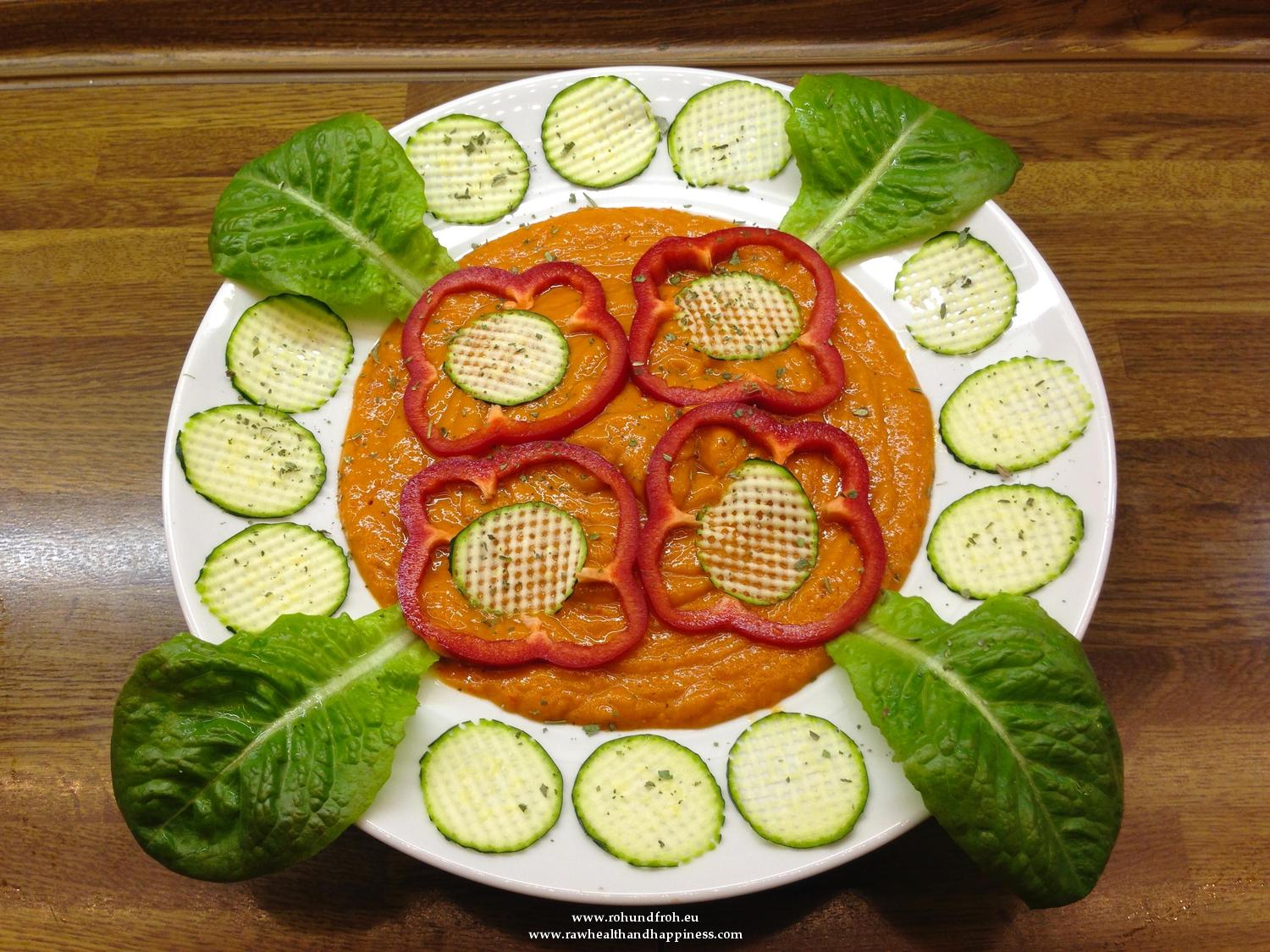 Zucchini - Gitter mit Mango - Paprika - Sauce / Rohkost Gerichte - Roh ...