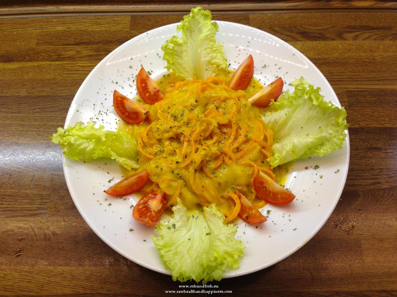 Möhren - &amp;quot;Pasta&amp;quot; mit Mango - Sellerie Sauce / Rohkost Gerichte - Roh ...