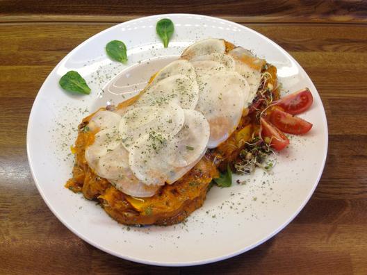 Kürbis - Rettich - Lasagna mit Kaki - Paprika - Sauce