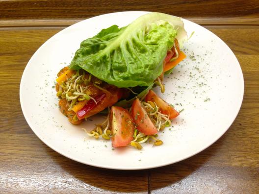 Baby - Salat - Sandwiches mit Gemüse - Füllung