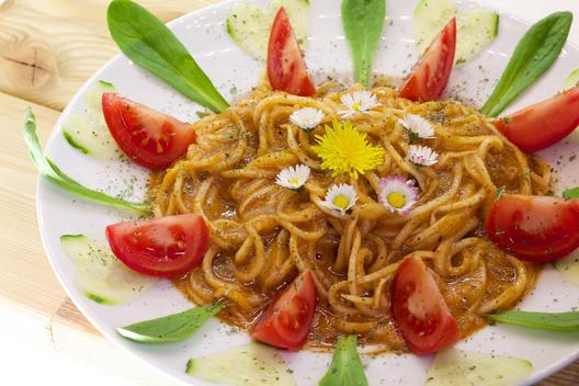 Rettich - "Pasta" mit Bananen - Paprika - Creme