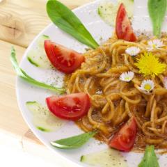 Rettich - "Pasta" mit Bananen - Paprika - Creme Rettich - "Pasta" mit Bananen - Paprika - Creme
