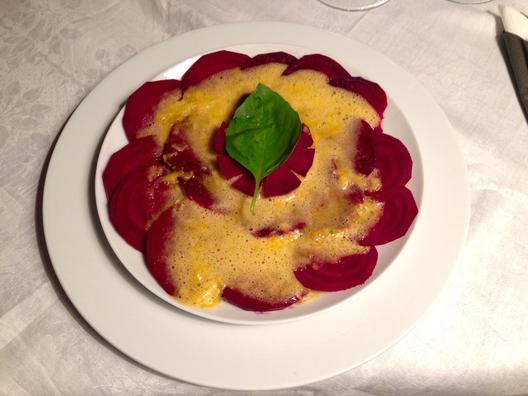 Rote Rüben -  "Carpaccio" mit Mandarinen - Aloe Vera - Sauce