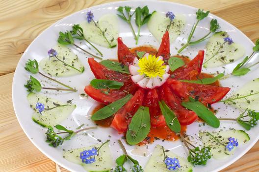 Tomaten - Lotos auf Bananen - Paprika - Creme