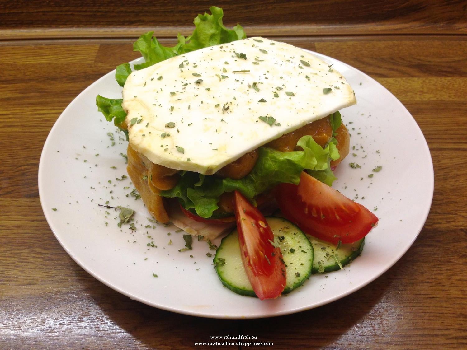 Knollen-Sellerie - Sandwiches mit Gemüse und Kaki - Sauce / Rohkost ...