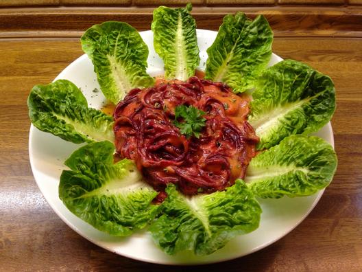 Rote Rüben - "Pasta" mit Orangen - Dattel - Sauce