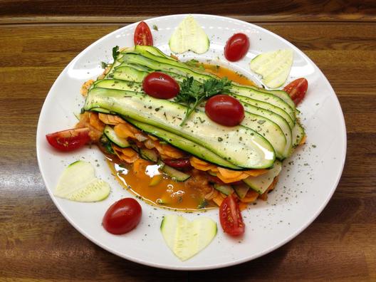 Zucchini - "Lasagna" mit Ananas - Feigen - Sauce