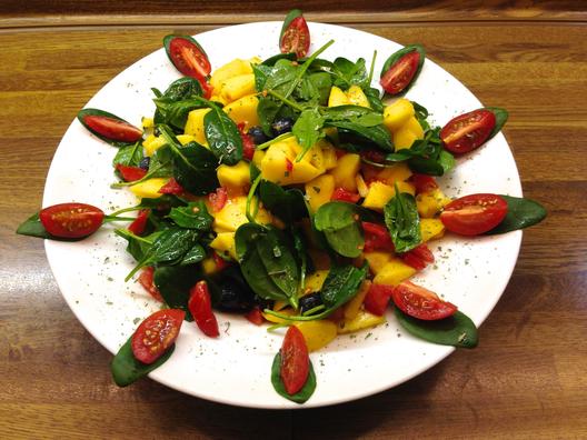 Mango - Heidelbeeren - Spinat - Salat
