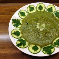 Grüne Kiwi - Gurken - Petersilie - Suppe