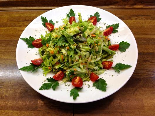 Avocado - Apfel - Frisée - Salat