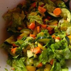 Mushy and crunchy - green lettuce, cocktail tomatoes, carrots, zucchini, yellow pepper, avocado, lemon and some herbs <3