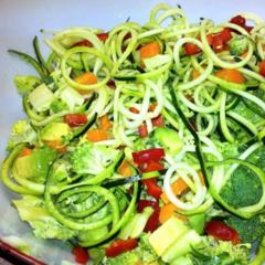 Red pepper, carrot, broccoli, zucchini, avocado salad