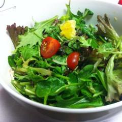 The salad I made for me for my company's Christmas celebration. Very yummy! A variation of tender greens with cocktail tomatoes, orange pieces and pine kernels.